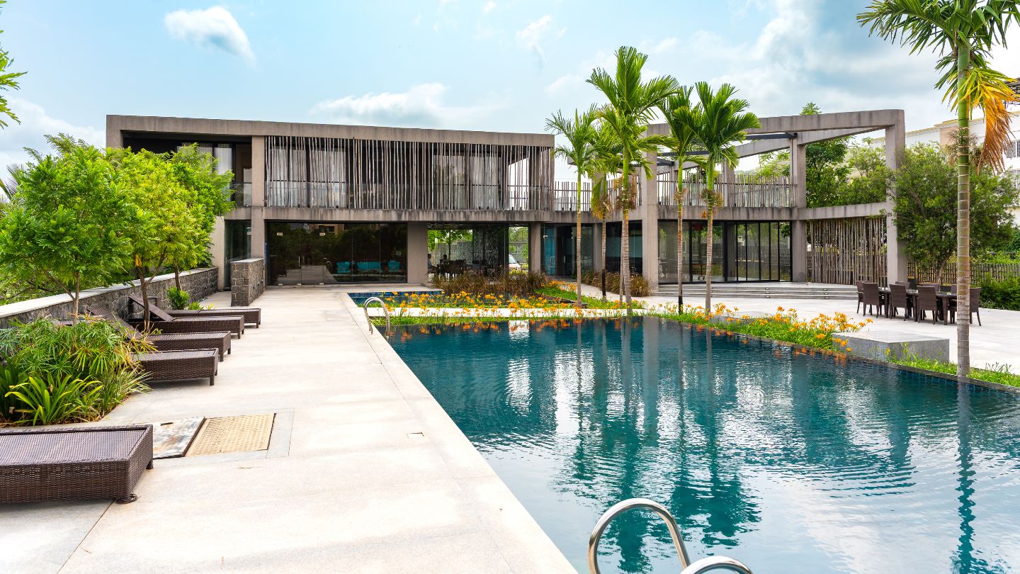 Swimming pool and clubhouse at 46 Banyan Tree